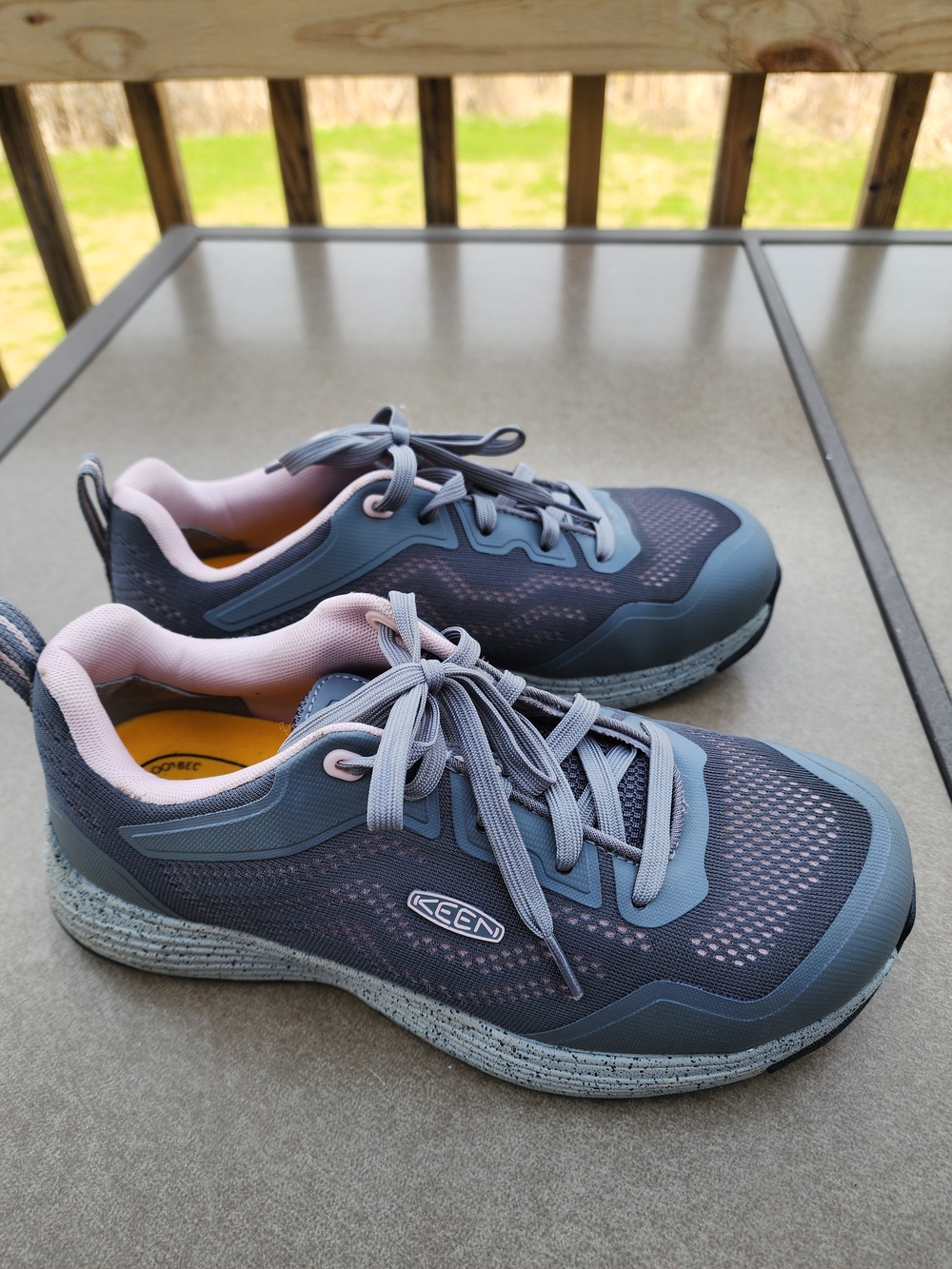 Keen Women's 9.5W Steel-toe Lace-Up Sneakers - Picture 4 of 8